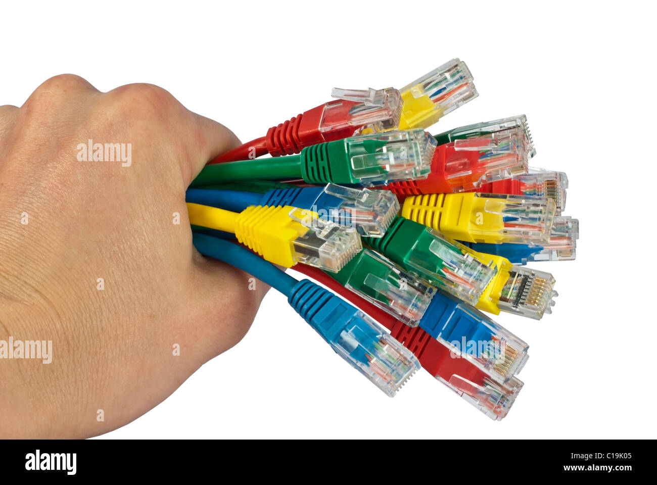 Human Hand Holding Bunch de bouchons et des câbles réseau couleur isolated on White Banque D'Images