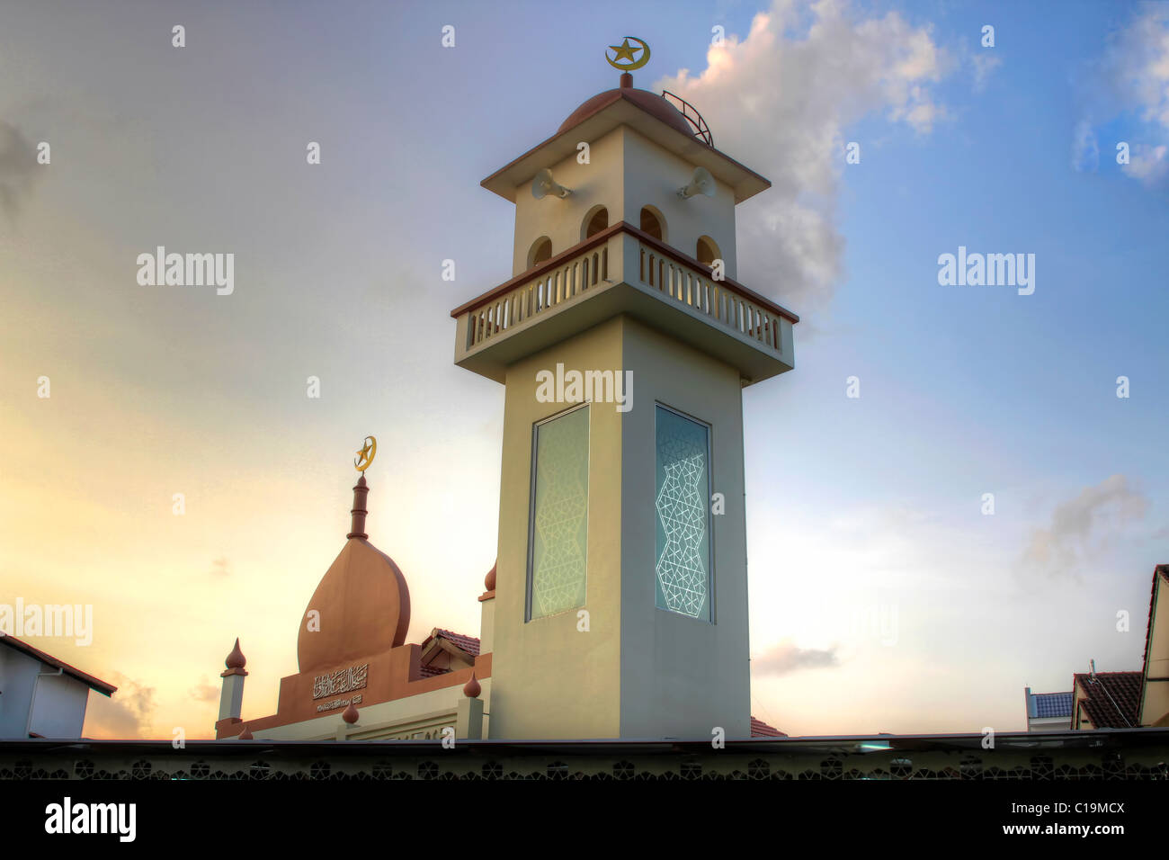 Temple mosquée musulmane à Singapour contre Sunset Sky Banque D'Images