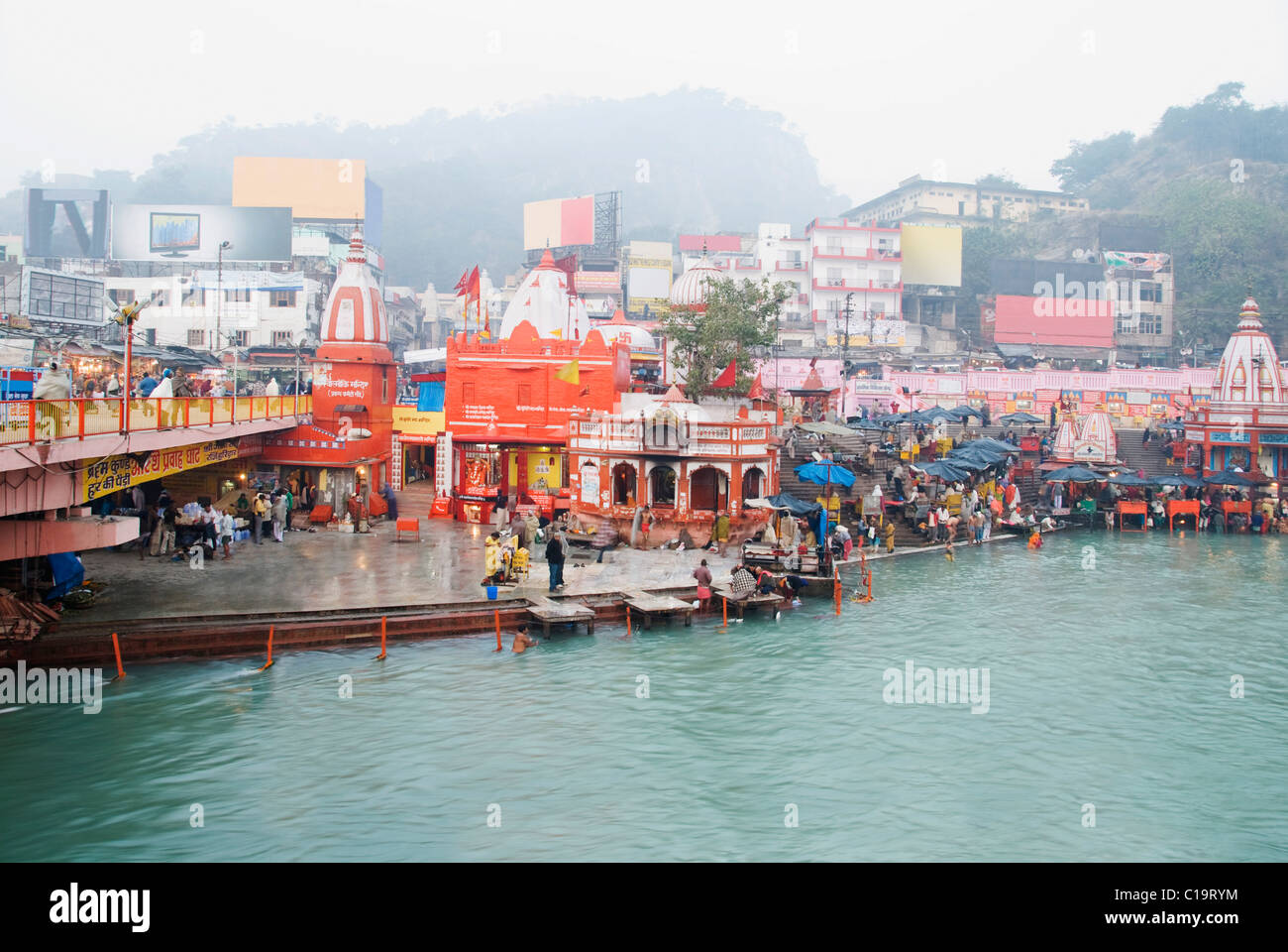 Temples au bord de l'eau, Har Ki Pauri, Gange, Haridwar, Uttarakhand, Inde Banque D'Images