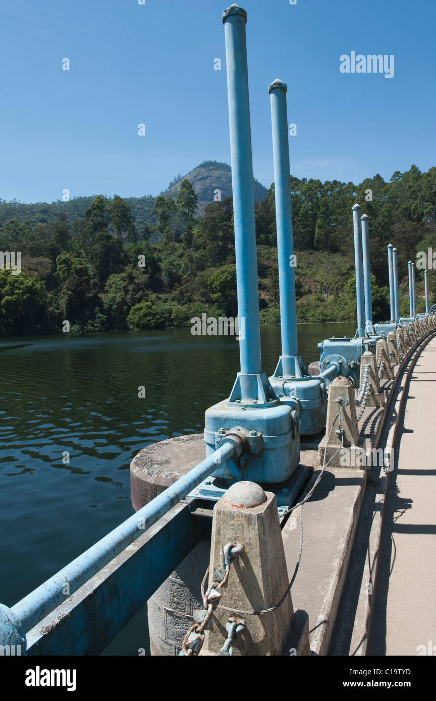 Barrage sur une rivière, Mattupetty Dam, Munnar, Idukki, Kerala, Inde Banque D'Images