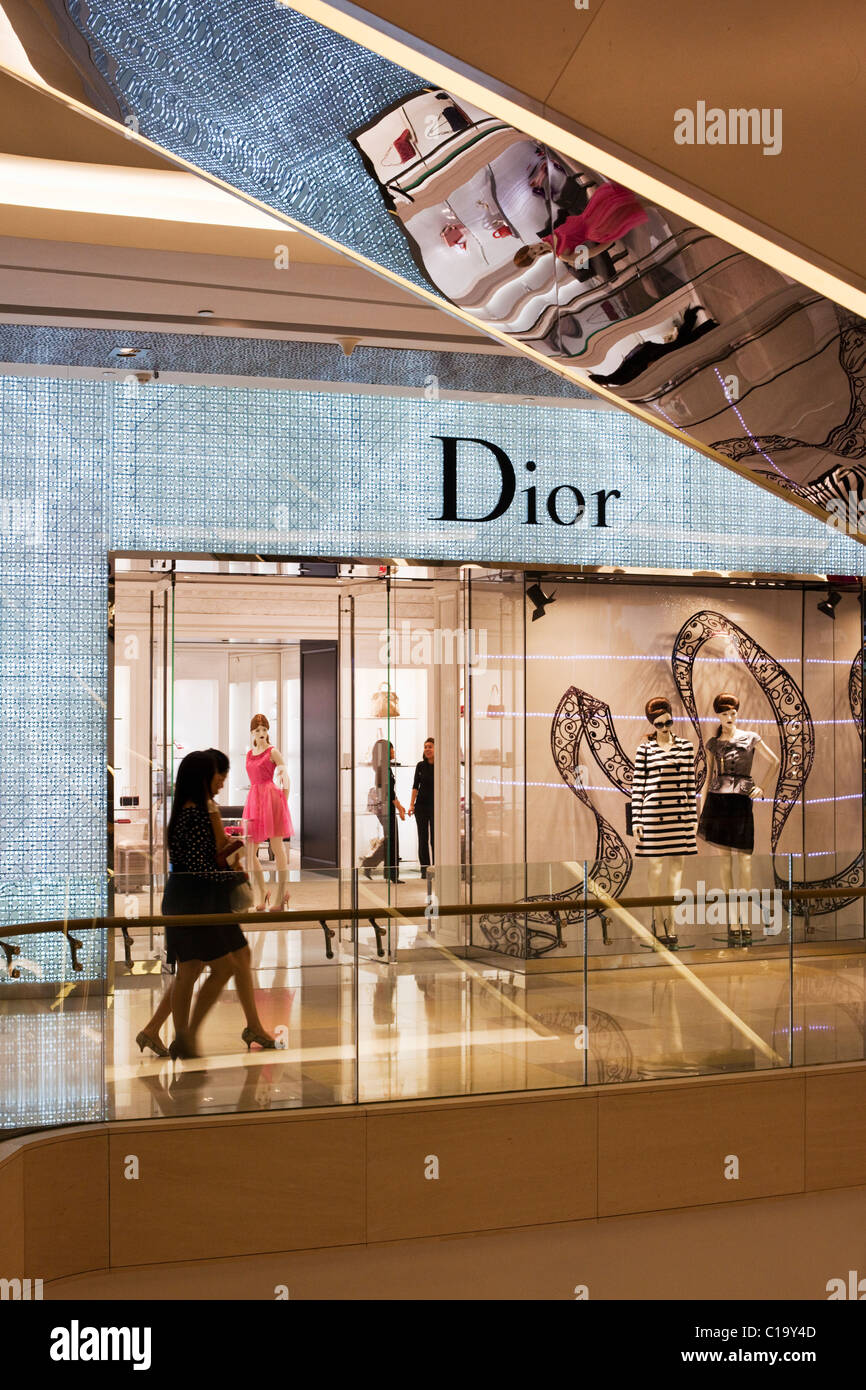 Dior boutique dans le centre commercial ION Ochard, Orchard Road, Singapore Banque D'Images