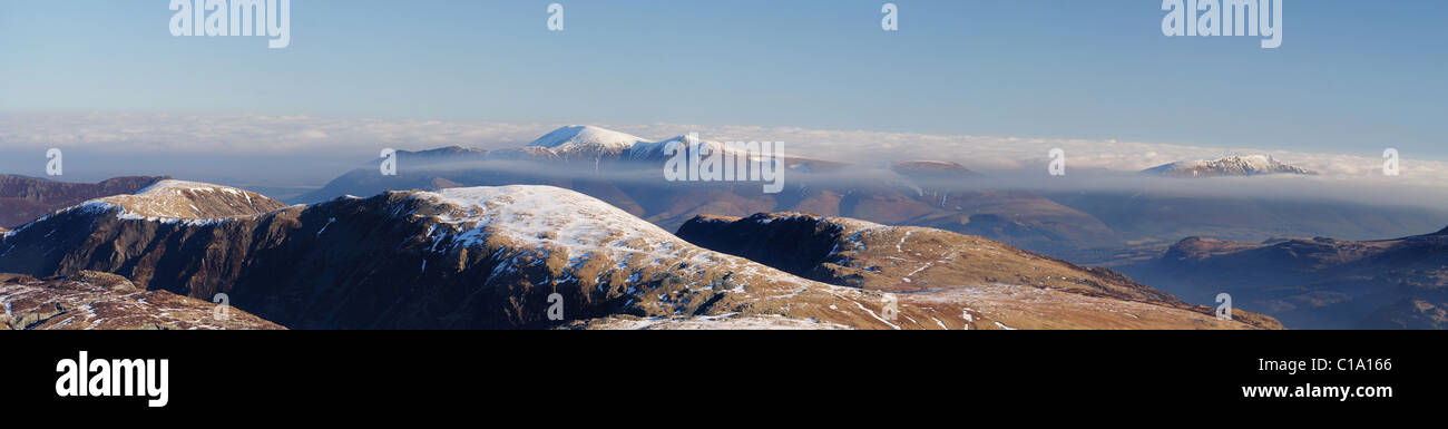 Vue panoramique de Dale Head, Skiddaw et Bencathra en hiver dans le Lake District Banque D'Images