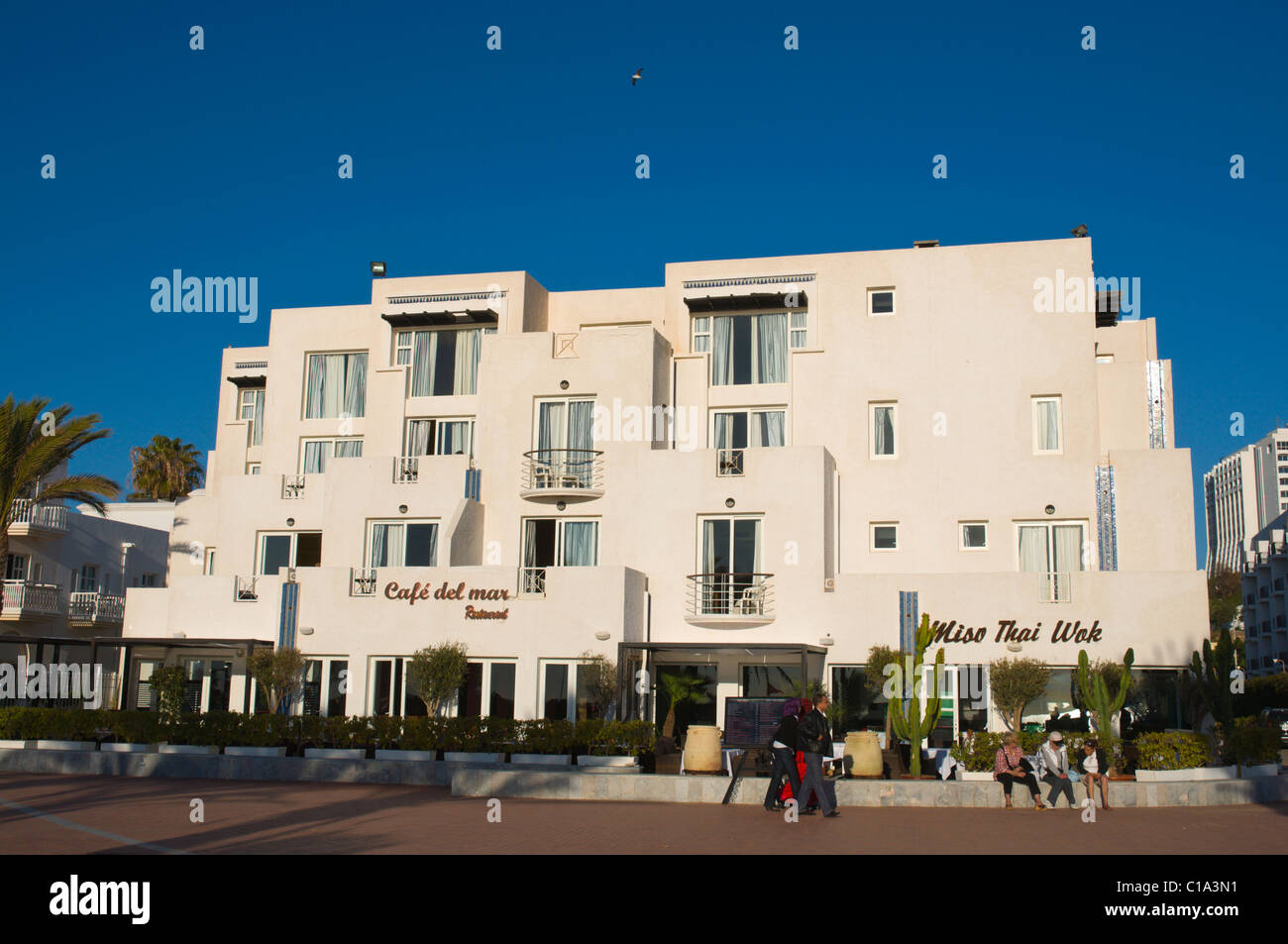 Promenade en bord de mer le long de l'architecture le Souss Agadir Maroc le nord-ouest de l'Afrique du Sud Banque D'Images