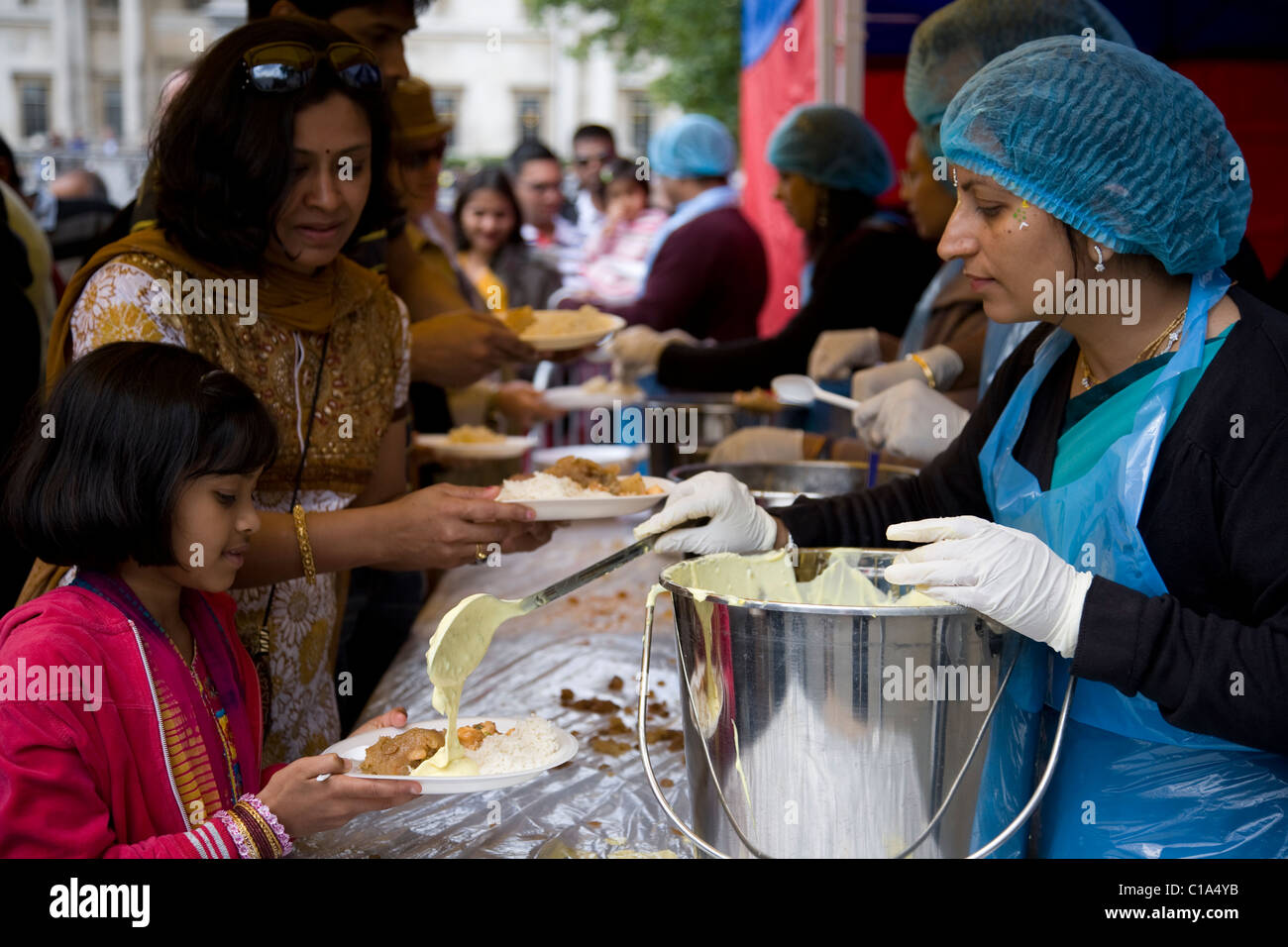 Déjeuner libre donnant pour toute personne Rathayatra à Londres en Angleterre Banque D'Images