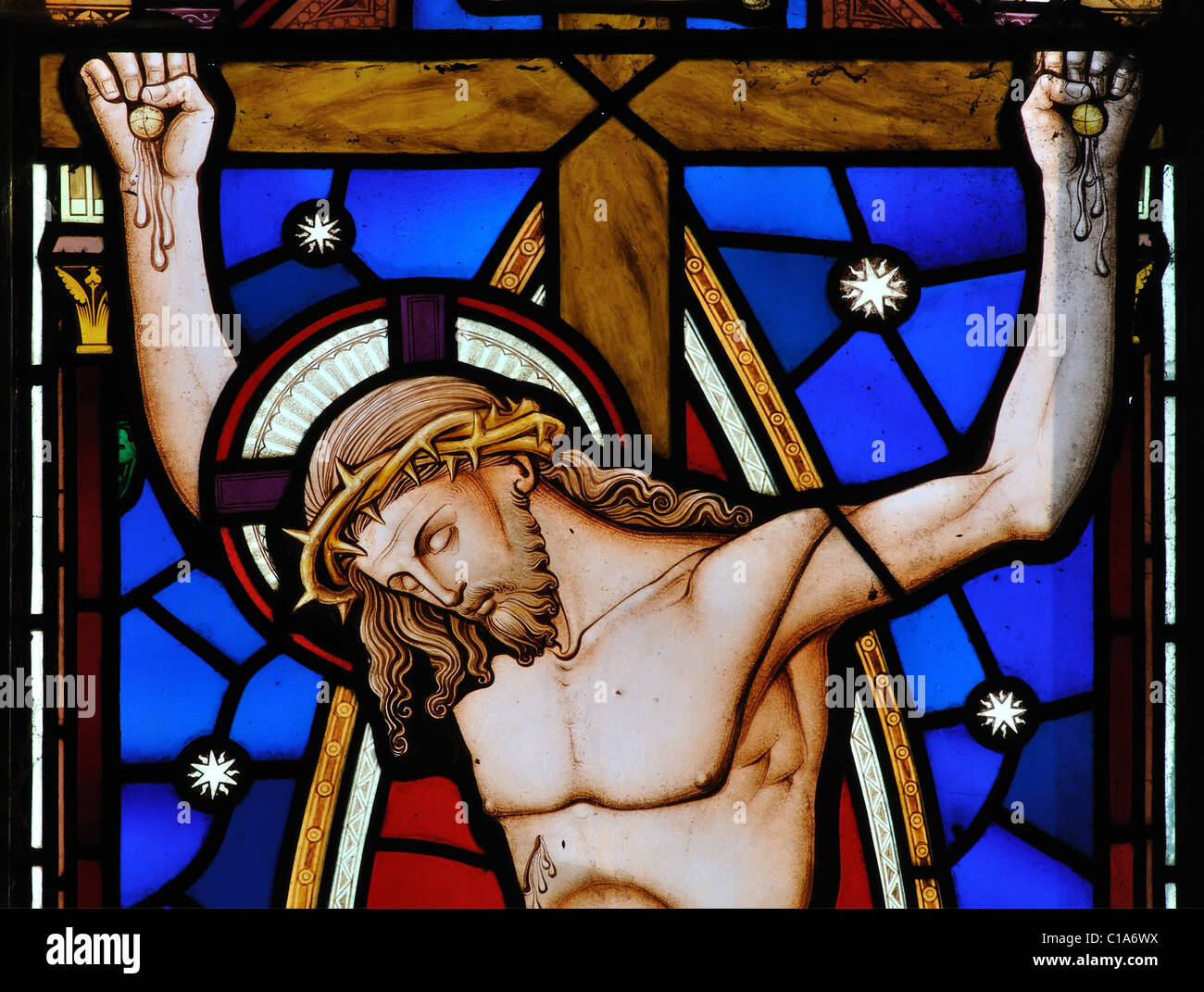 La crucifixion du Christ vitrail, Église Saint Jean-Baptiste, Upper Boddington, Northamptonshire, England, UK Banque D'Images