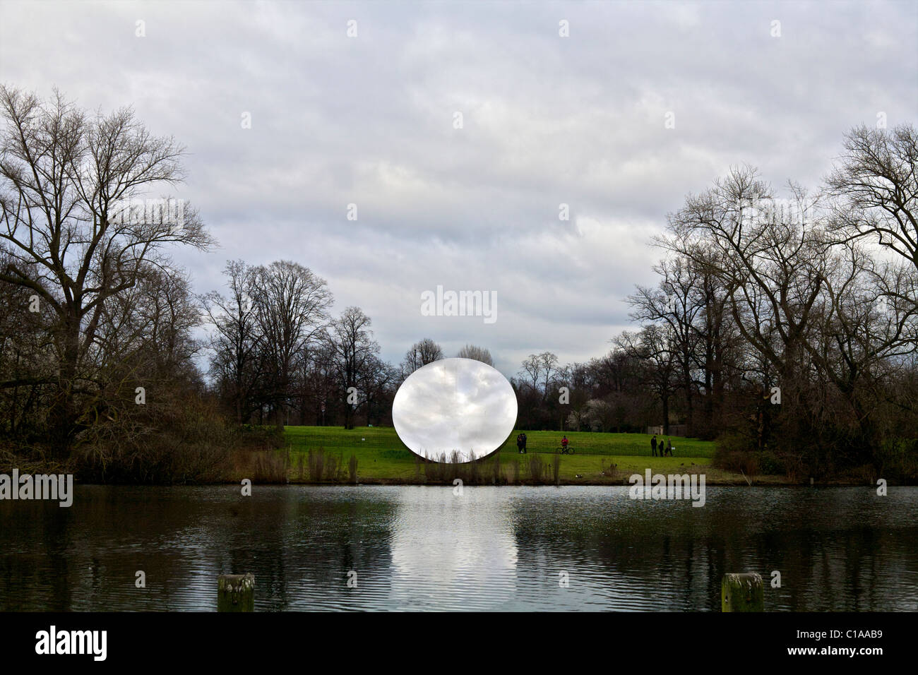 Anish Kapoor sculpture dans les jardins de Kensington Banque D'Images