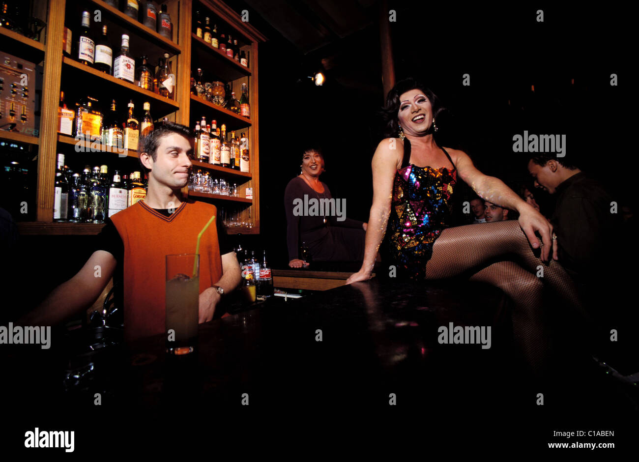 Belgique, Bruxelles, le drag queen show dans un pub de la vieille ville Banque D'Images