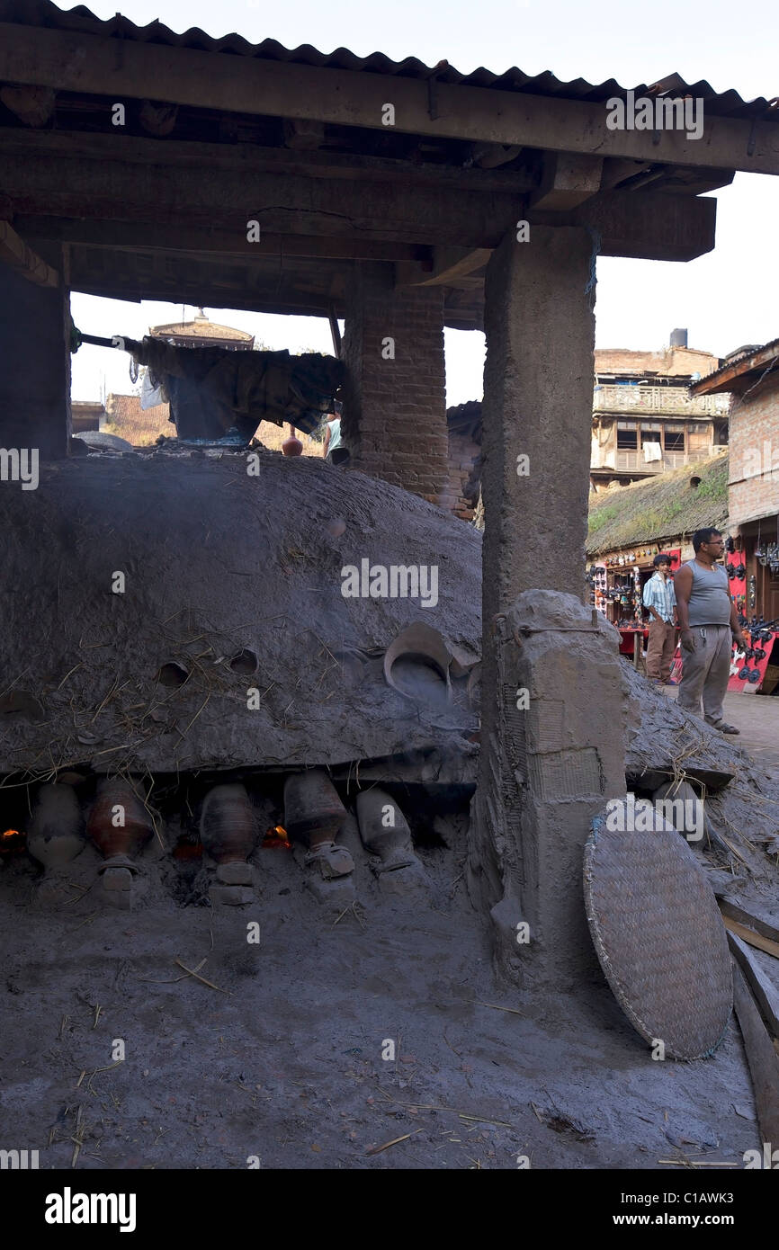 Four communautaire, potiers, Square Bhaktapur, site du patrimoine mondial de l'UNESCO, vallée de Kathmandou, Népal, Asie Banque D'Images