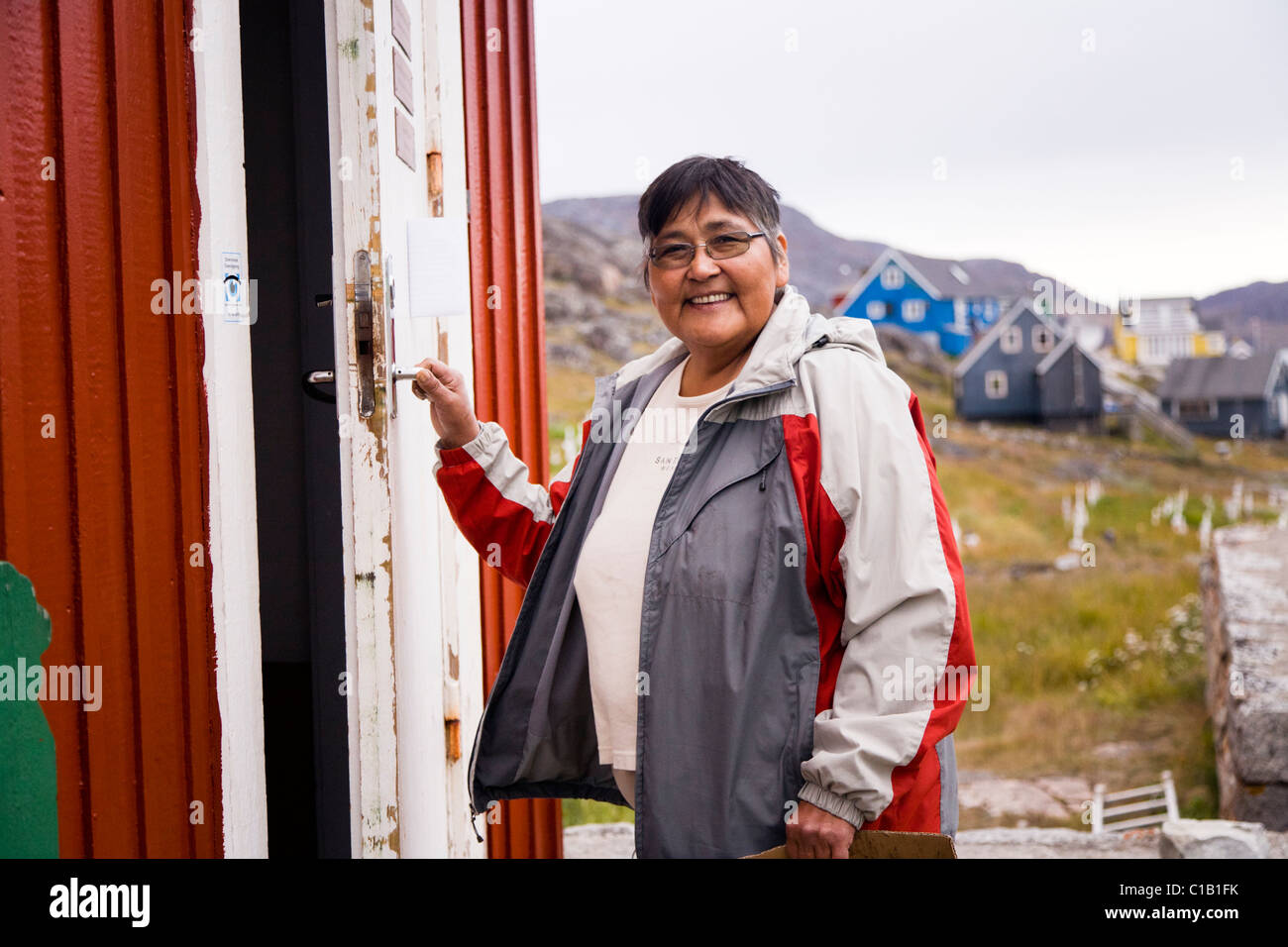 Qui entre dans sa maison. Qaqortoq (Julianehåb), le sud du Groenland Banque D'Images