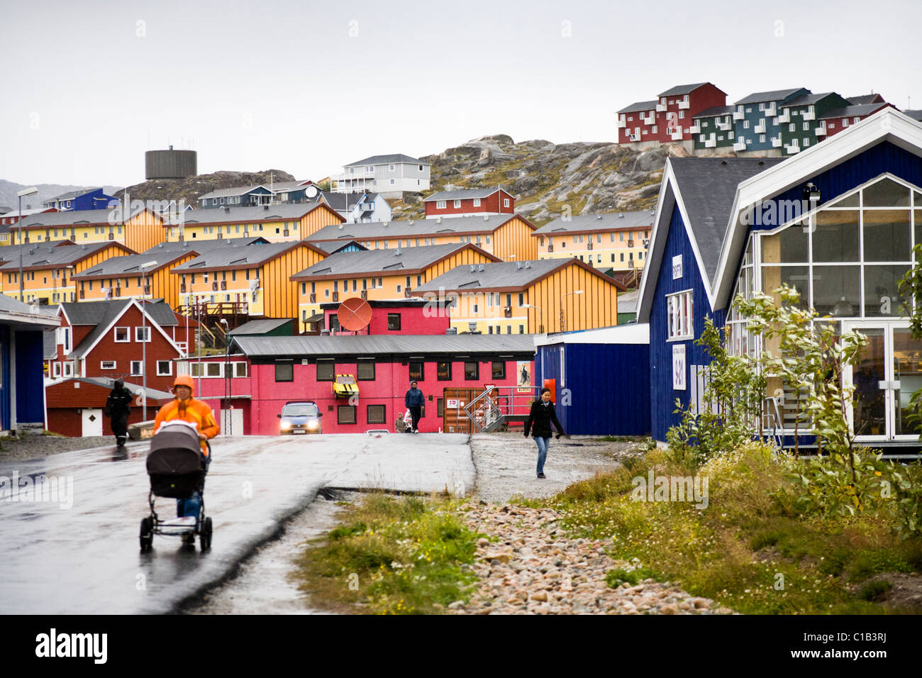 Scène de rue à Qaqortoq (Julianehåb), le sud du Groenland Banque D'Images