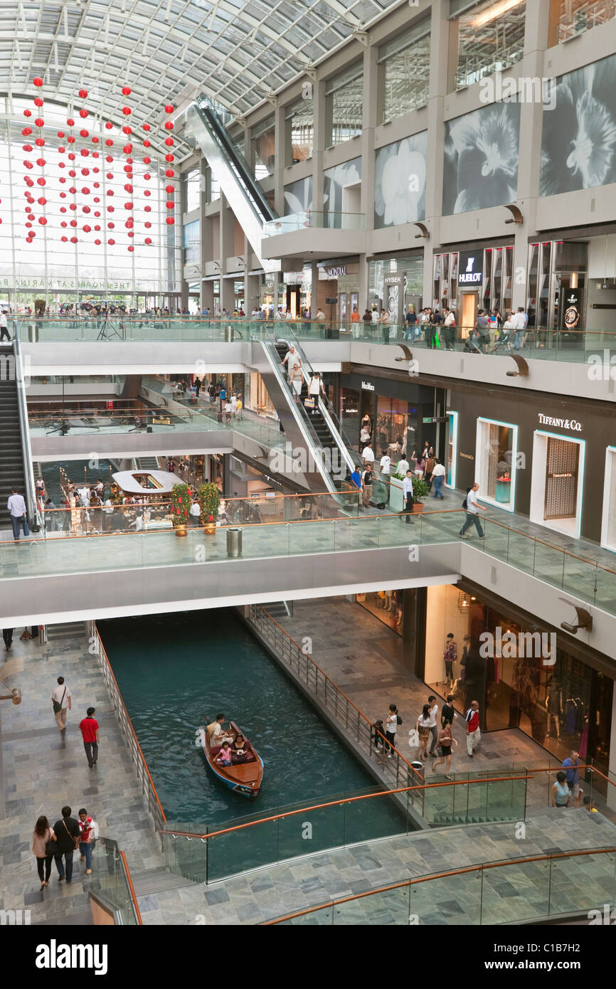 The Shoppes at Marina Bay Sands - un centre commercial dans la Marina Bay Sands Hotel & Casino, Singapour Banque D'Images