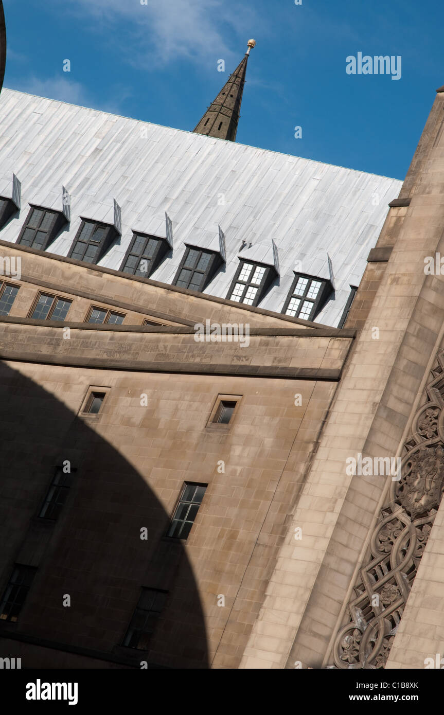 Hôtel de ville de Manchester,extension conçu Vincent Harris a ouvert ses portes en 1938. Construit avec de la pierre à sculpter, décorée de Darley. Banque D'Images