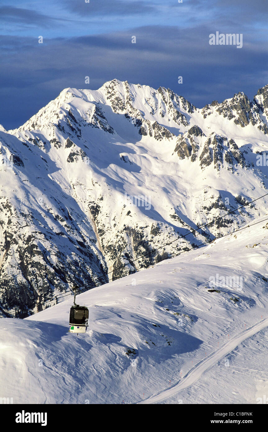 France, Isère, téléphérique de Oz en Oisans se joint à l'Alpe d' Huez Banque D'Images