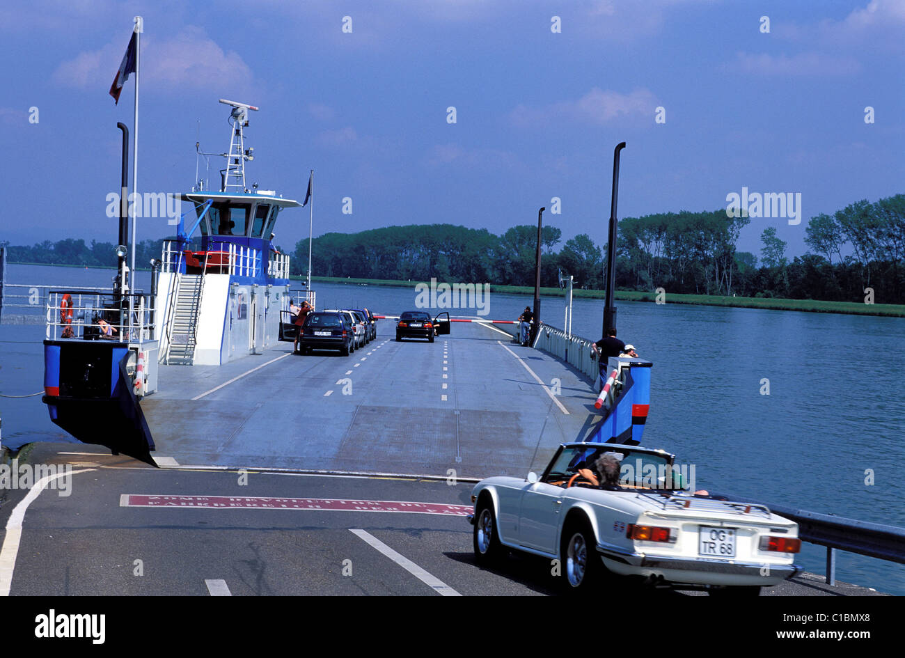 La France, Bas Rhin, Rhin, unique traversée en ferry entre la France et l'Allemagne à Strasbourg Banque D'Images