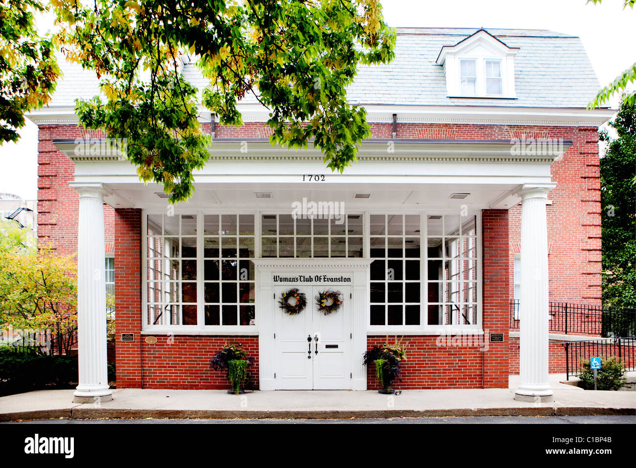 WOMAN'S CLUB OF EVANSTON IL ILLINOIS CHICAGO SUBURB VIEUX BÂTIMENT HISTORIQUE HISTORIQUE DE L'ÉVÉNEMENT LIEU ARCHITECTURE PORTE ENTR Banque D'Images