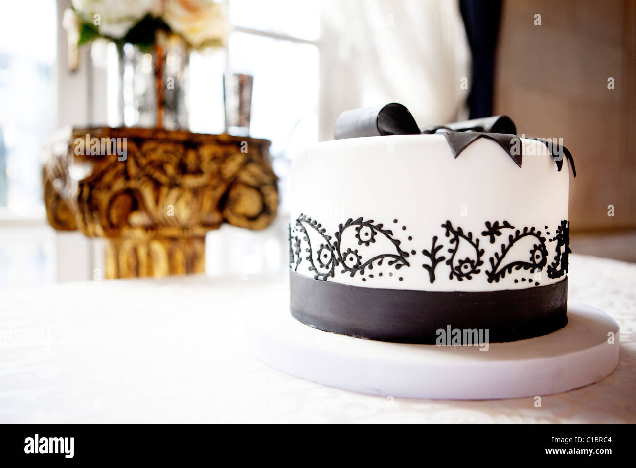 Gateau De Mariage Noir Et Blanc Gateaux Elegant Mariages Photo Stock Alamy
