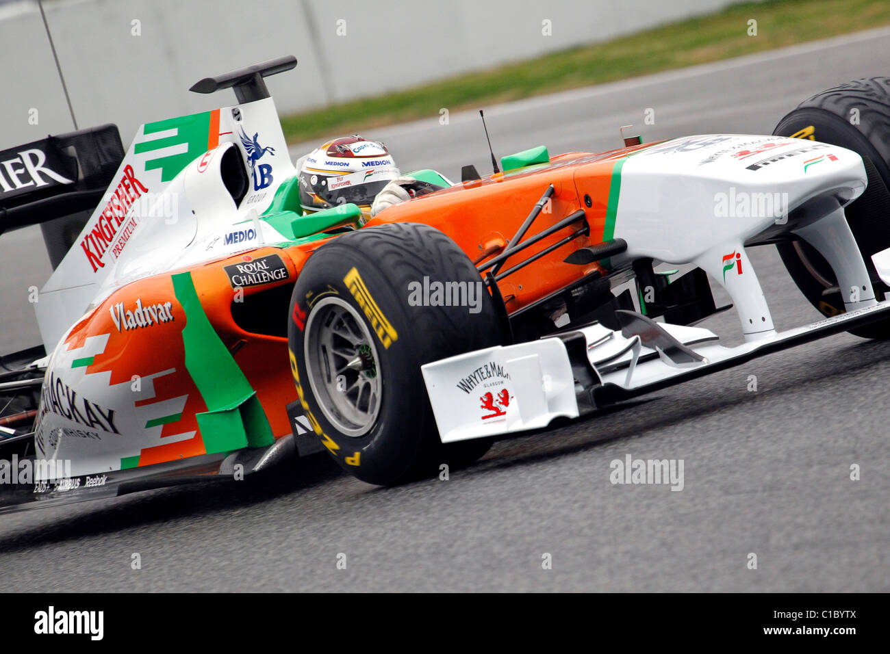 Conduite de Adrian Sutil Force India 2011 voiture de Formule 1 circuit de Montmelo à Barcelone, 20.2.11 Banque D'Images