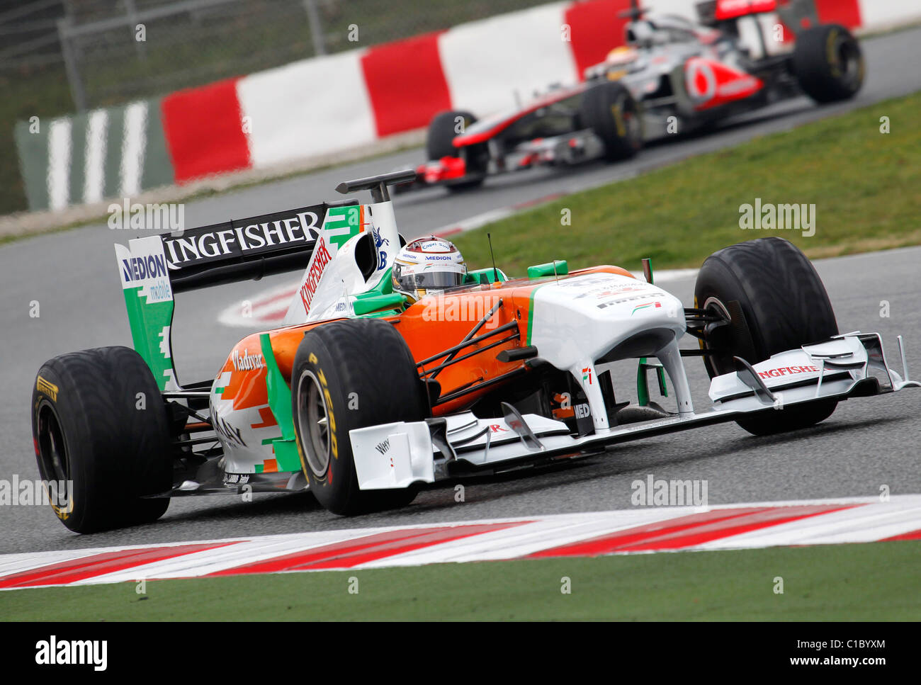 Conduite de Adrian Sutil Force India 2011 voiture de Formule 1 circuit de Montmelo à Barcelone, 20.2.11 Banque D'Images