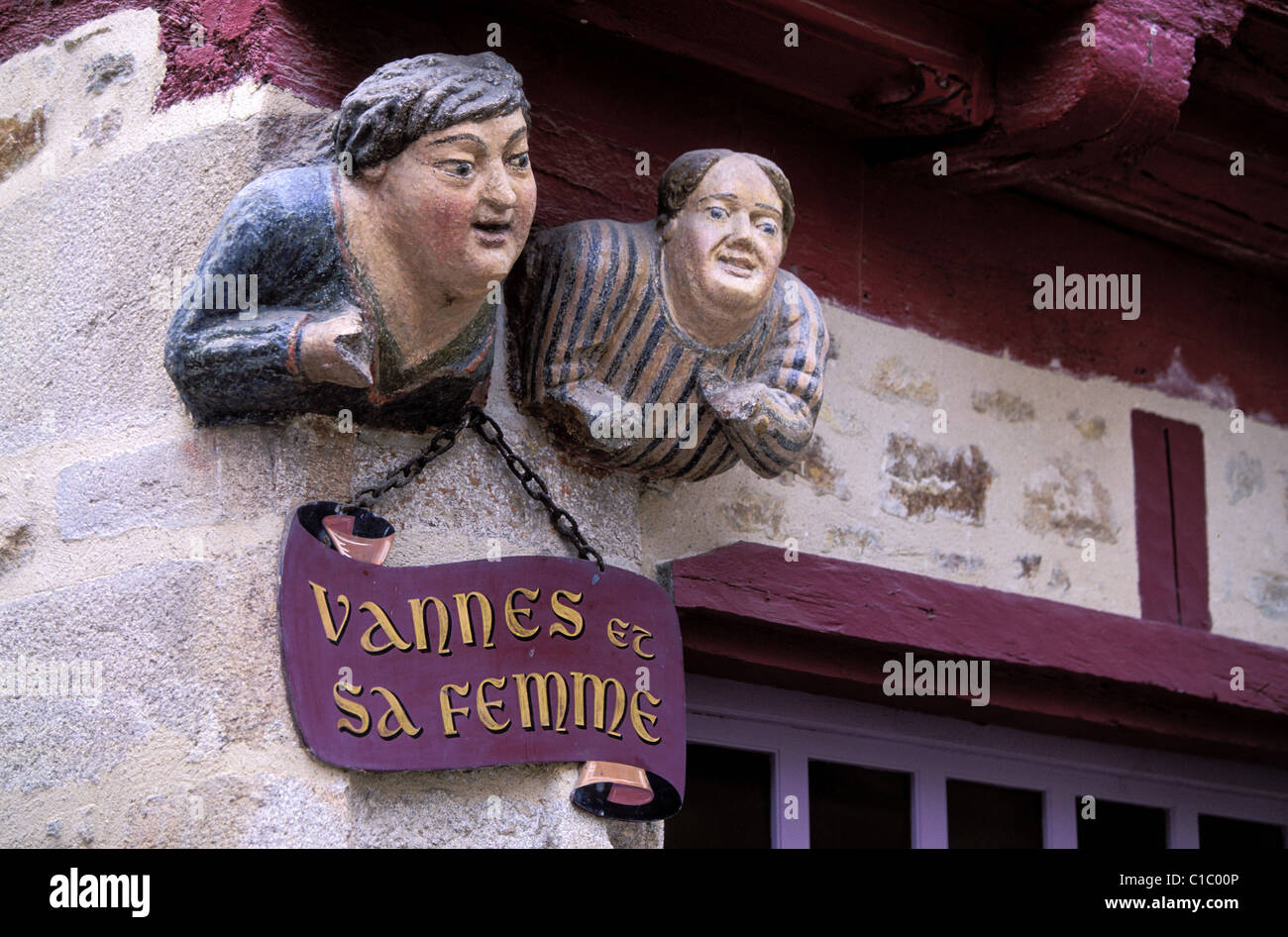 France, Morbihan, Vannes, bustes sculptés en bois carré sur Valence Banque D'Images
