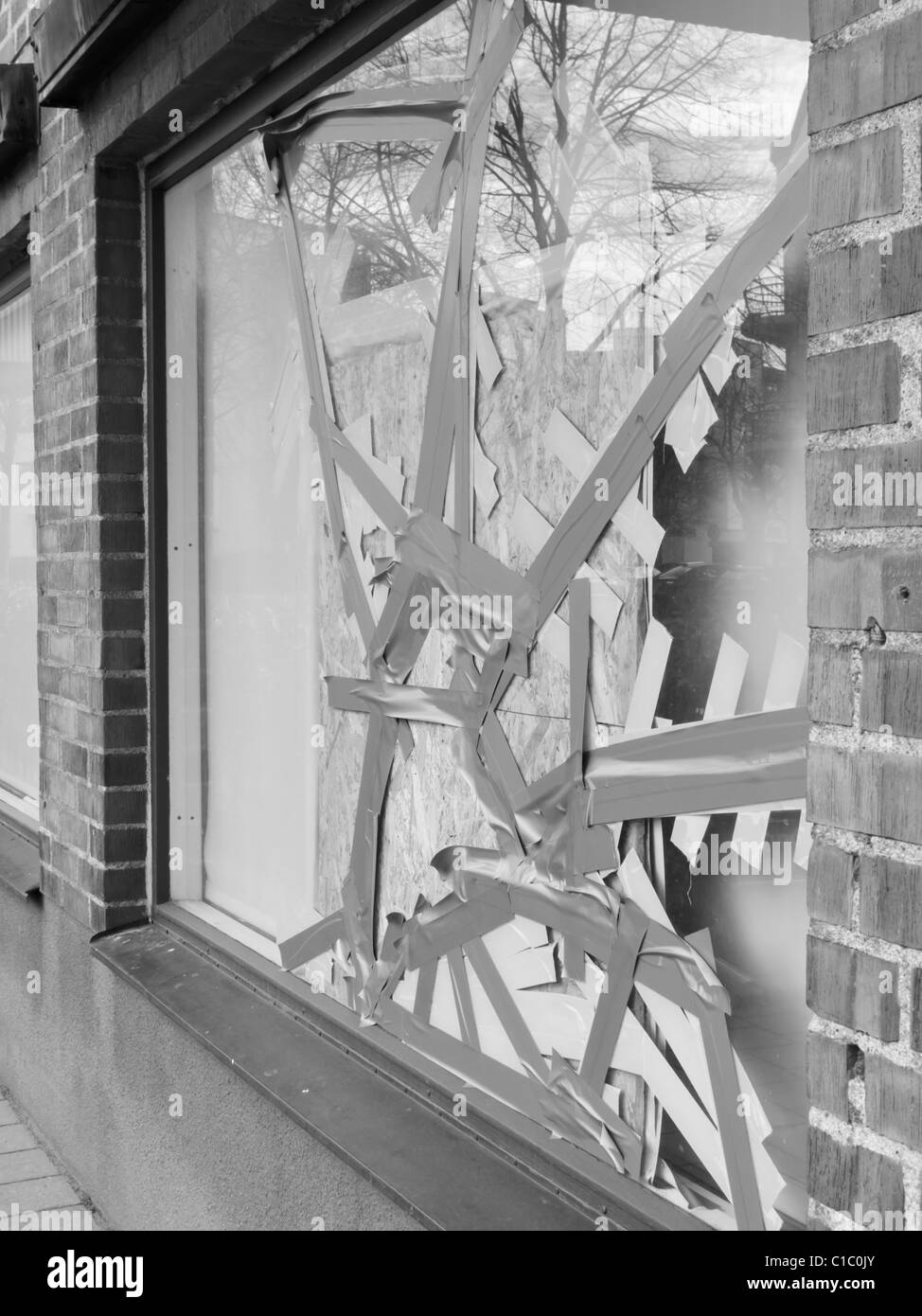 Un niveau plancher brisé la fenêtre. Banque D'Images