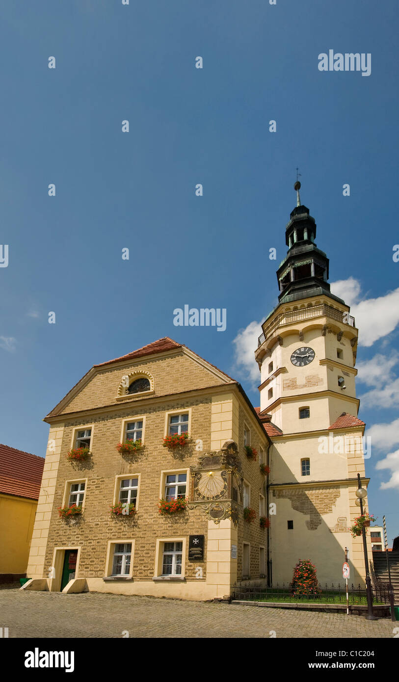 Mairie au Rynek (Place du Marché) dans Otmuchów, Opolskie, Haute Silésie, Pologne Banque D'Images