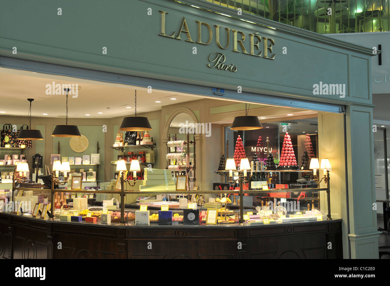 Ladurée terminal 2 Roissy Airport France Banque D'Images