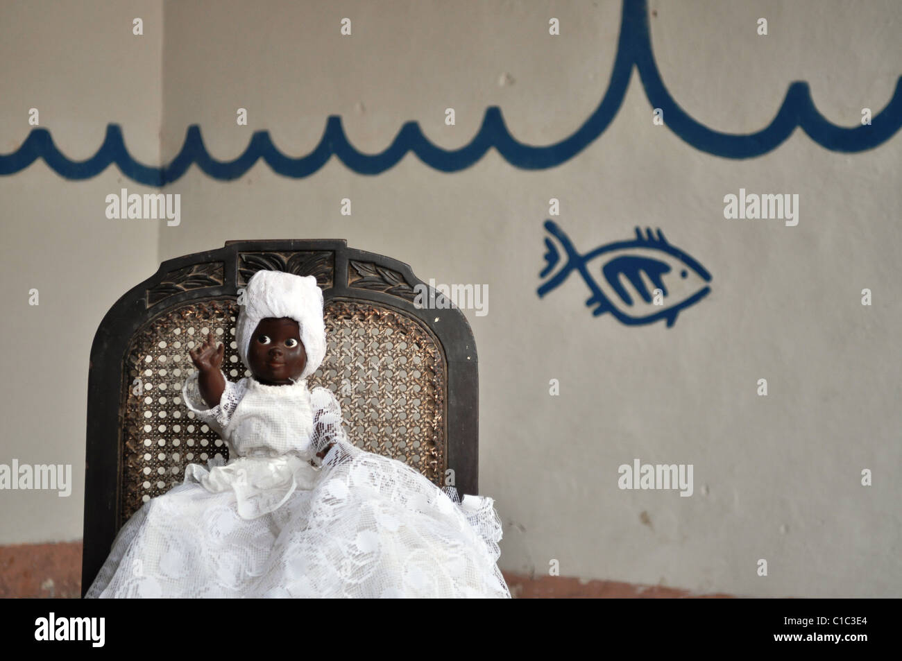 Santeria à Trinidad, Cuba : une poupée noire Banque D'Images