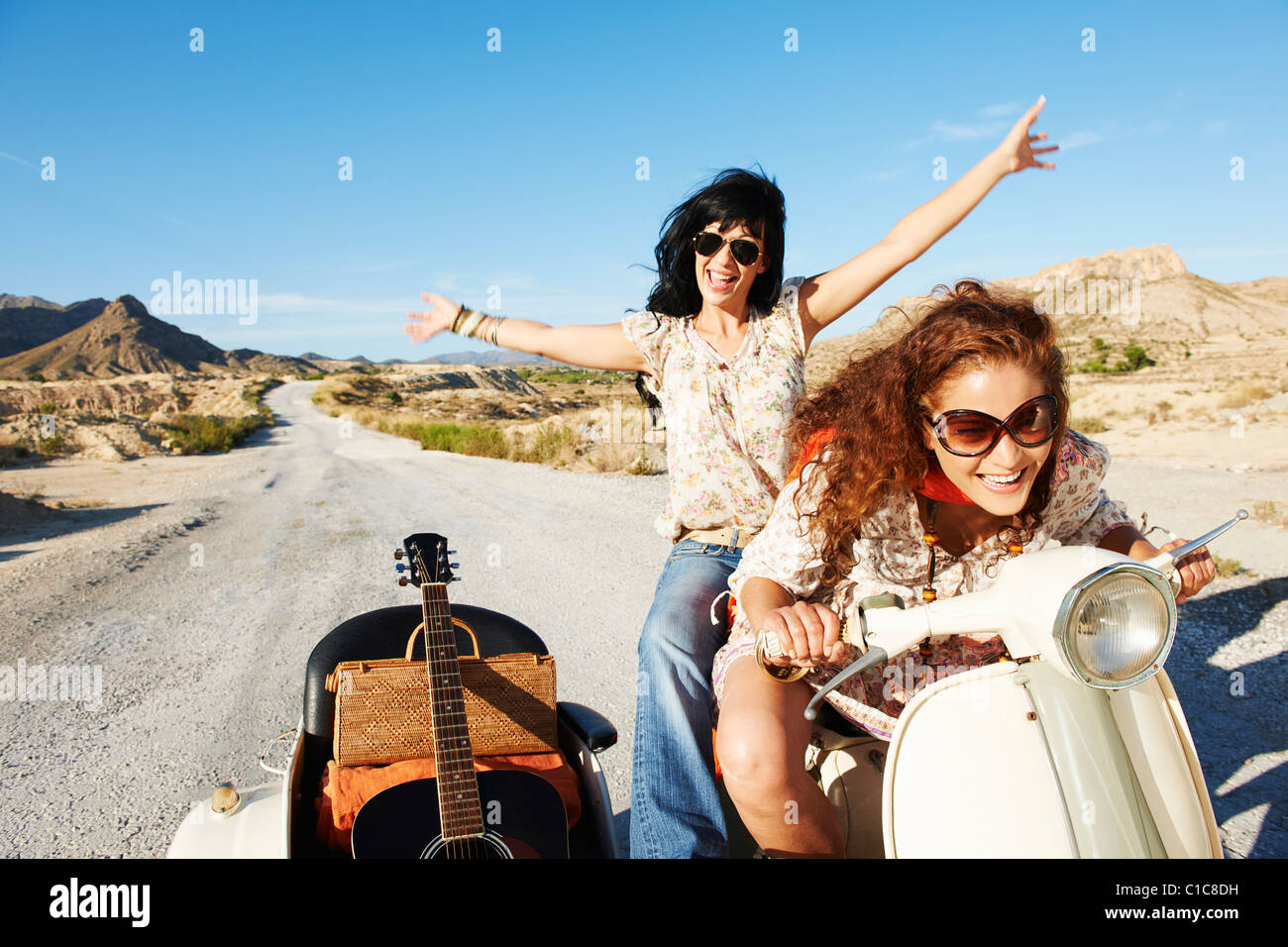 Les femmes avec moto et side-car Banque D'Images