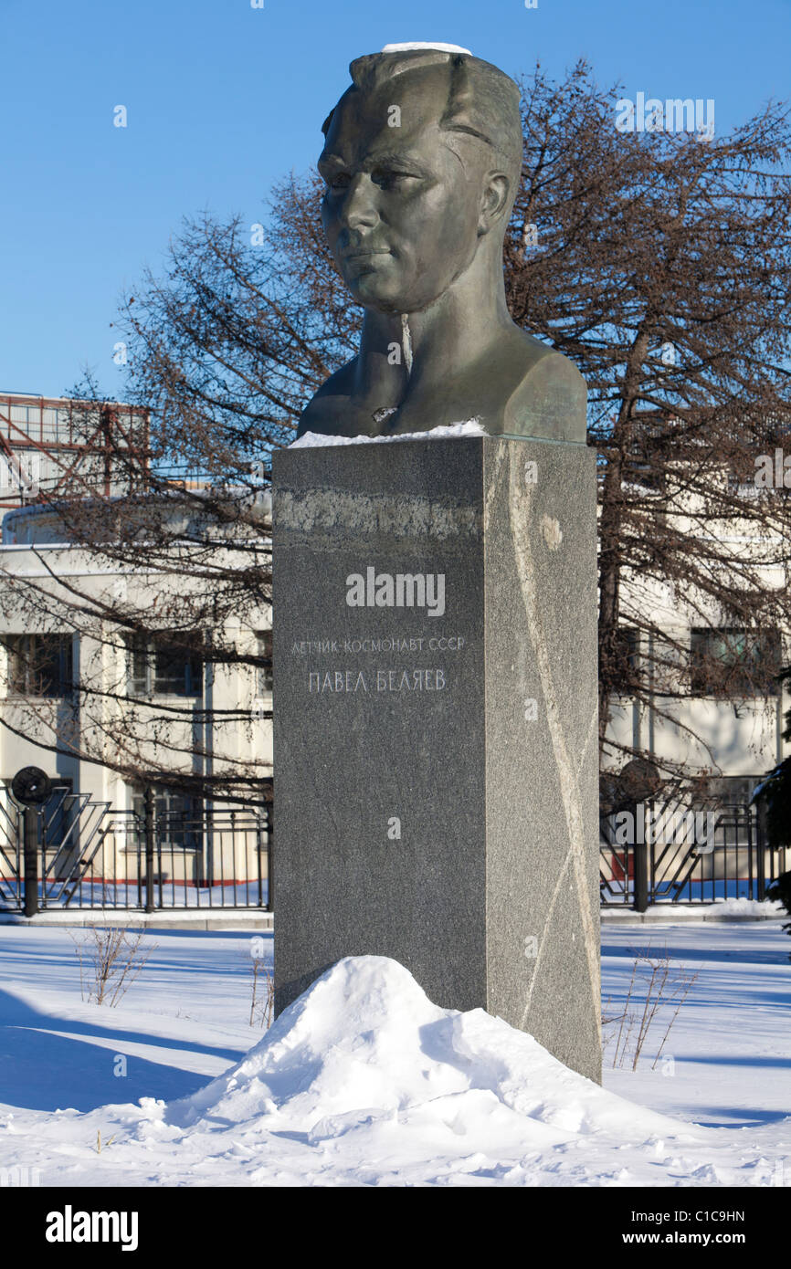Statue du cosmonaute russe/soviétique Pavel Ivanovitch Belyayev (1925-1970) à l'Allée des cosmonautes dans la région de Moscou, Russie Banque D'Images