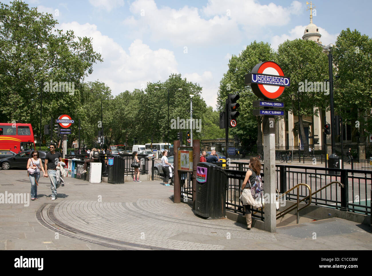 Vue générale GV de la station de métro Bethnal Green, à Londres, en Angleterre. Banque D'Images