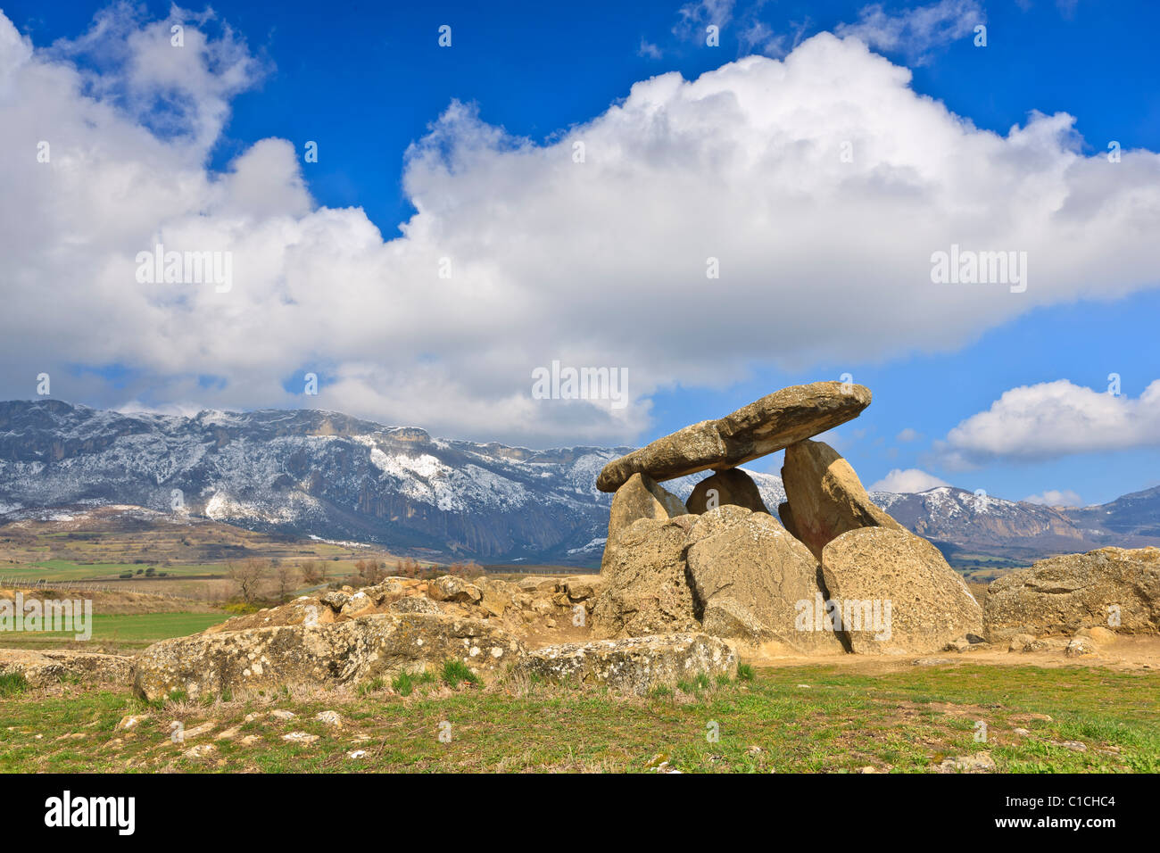 Tombe mégalithique, Dolmen La Chabola de la Hechicera, Elvillar, Alava, Espagne Banque D'Images