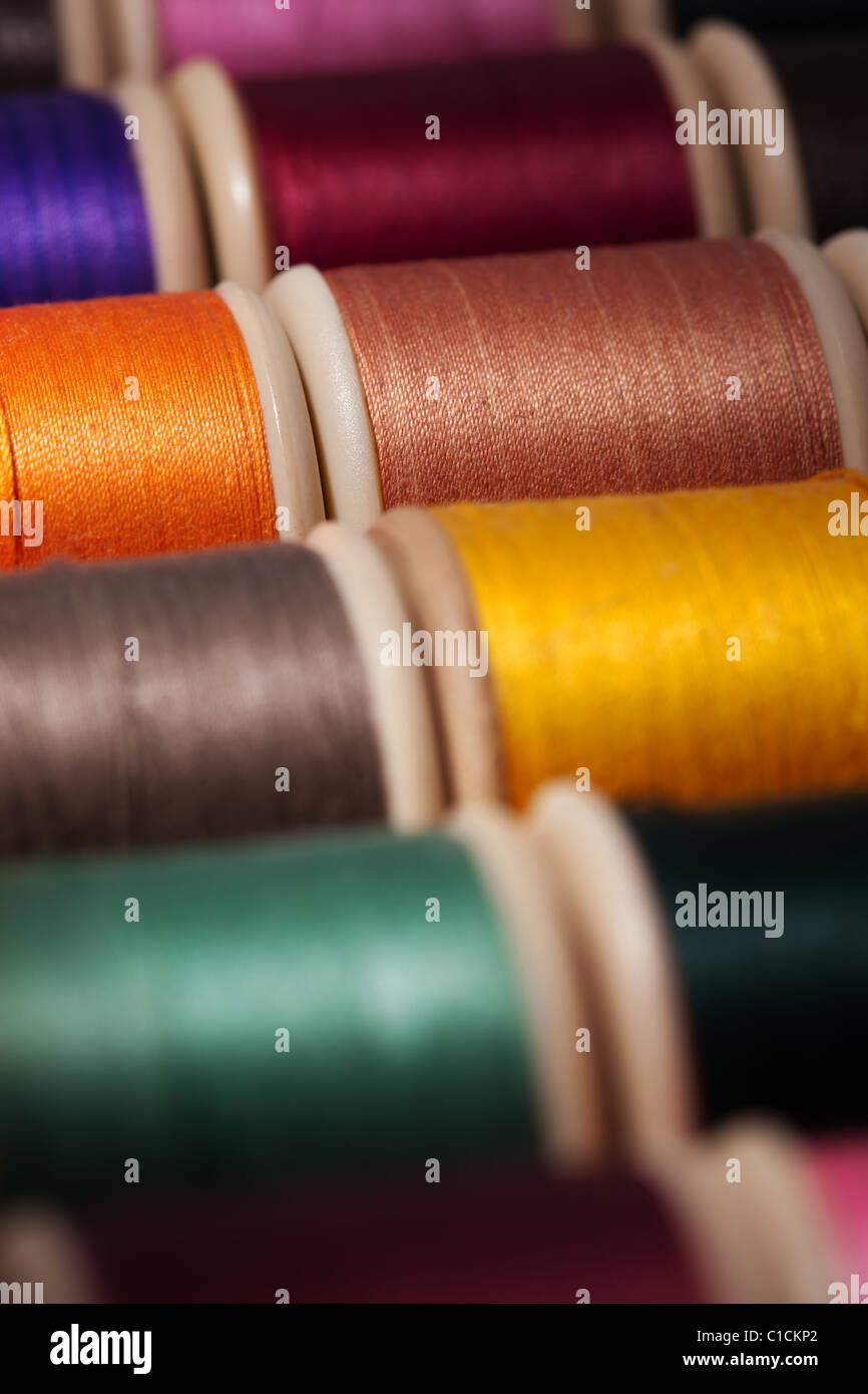 Bobines de coton de différentes couleurs Banque D'Images