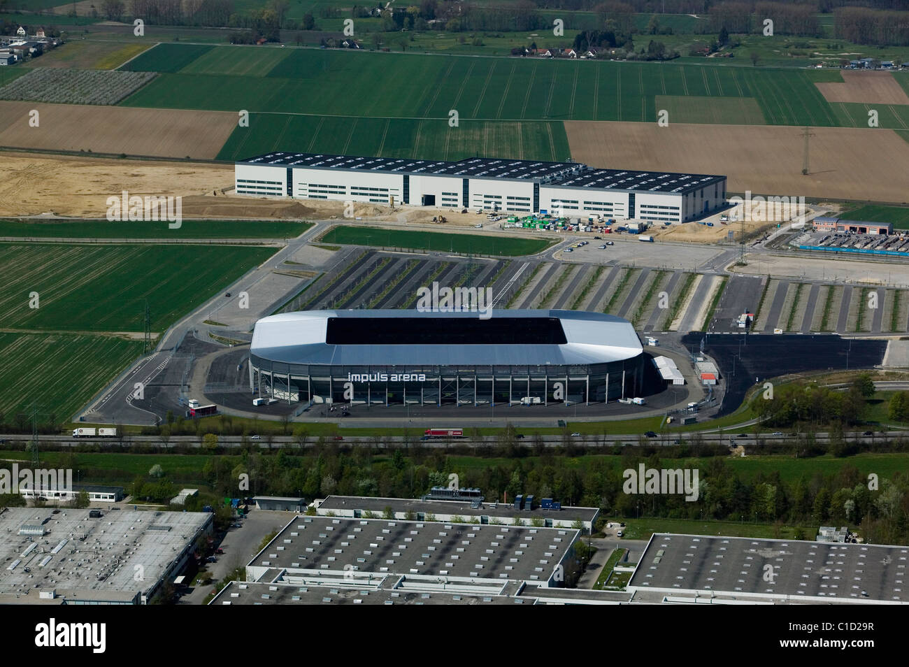 Vue aérienne au-dessus de Impuls Arena stade de football soccer Augsburg Allemagne Bavière Banque D'Images