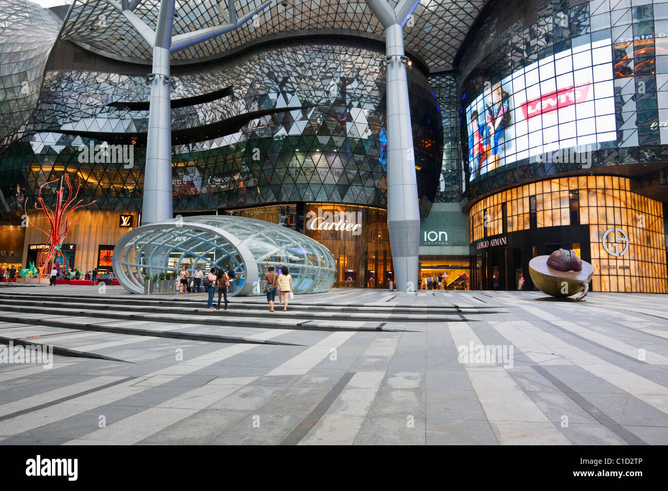 ION Orchard Mall, dans le quartier commerçant d'Orchard Road, à Singapour Banque D'Images