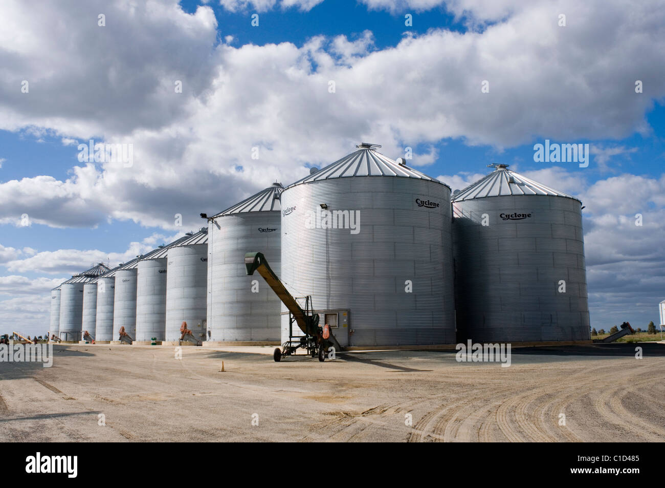 Les silos de blé près de Narrandera en Nouvelle Galles du Sud en Australie Banque D'Images
