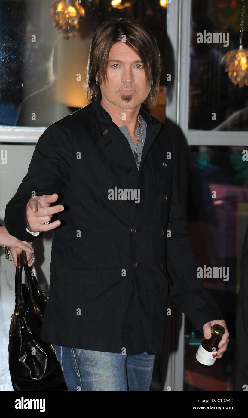 Billy Ray Cyrus quitte son hôtel à la tête à la première de 'Hannah Montana' dans Leicester Square Londres, Angleterre - 23.04.09 Banque D'Images