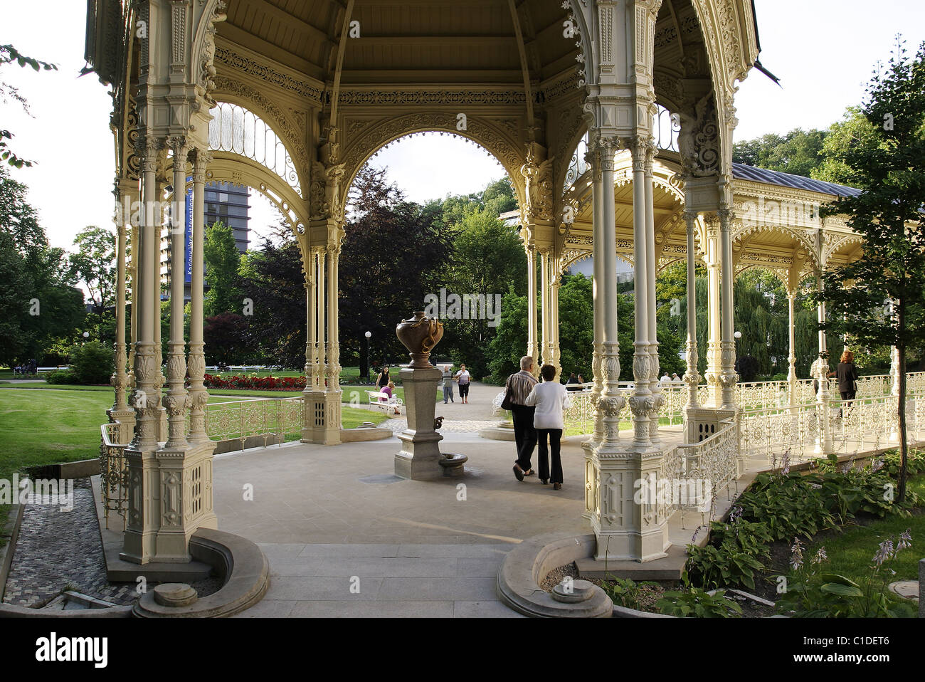 République tchèque, la Bohême, Karlovy Vary, bains publics, Sadova Kolonada (Parc Printemps Colonnade) Banque D'Images