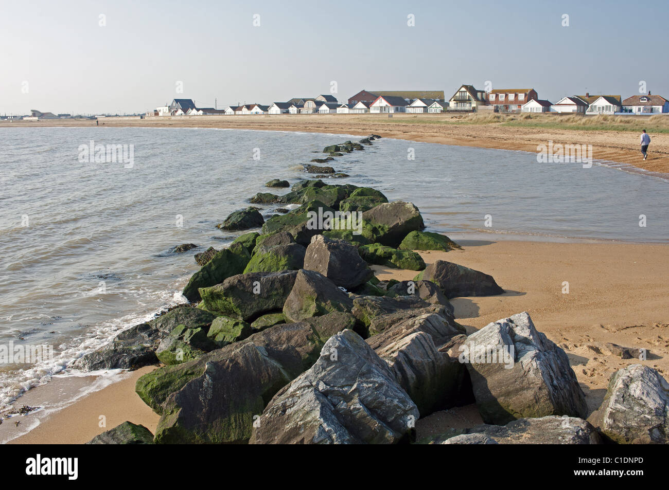 Rochers protégeant Jaywick Sands, Essex, Angleterre. Banque D'Images