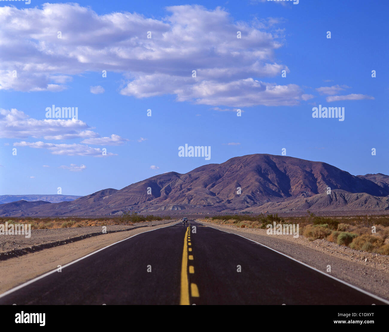 Desert highway road, Californie, États-Unis d'Amérique Banque D'Images