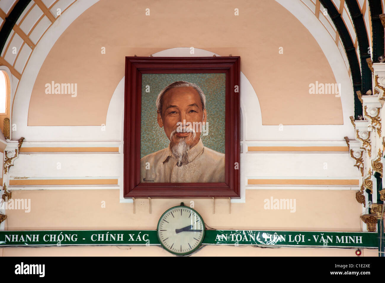 Photo de Ho Chi Minh dans le bureau de poste principal de Saigon Banque D'Images