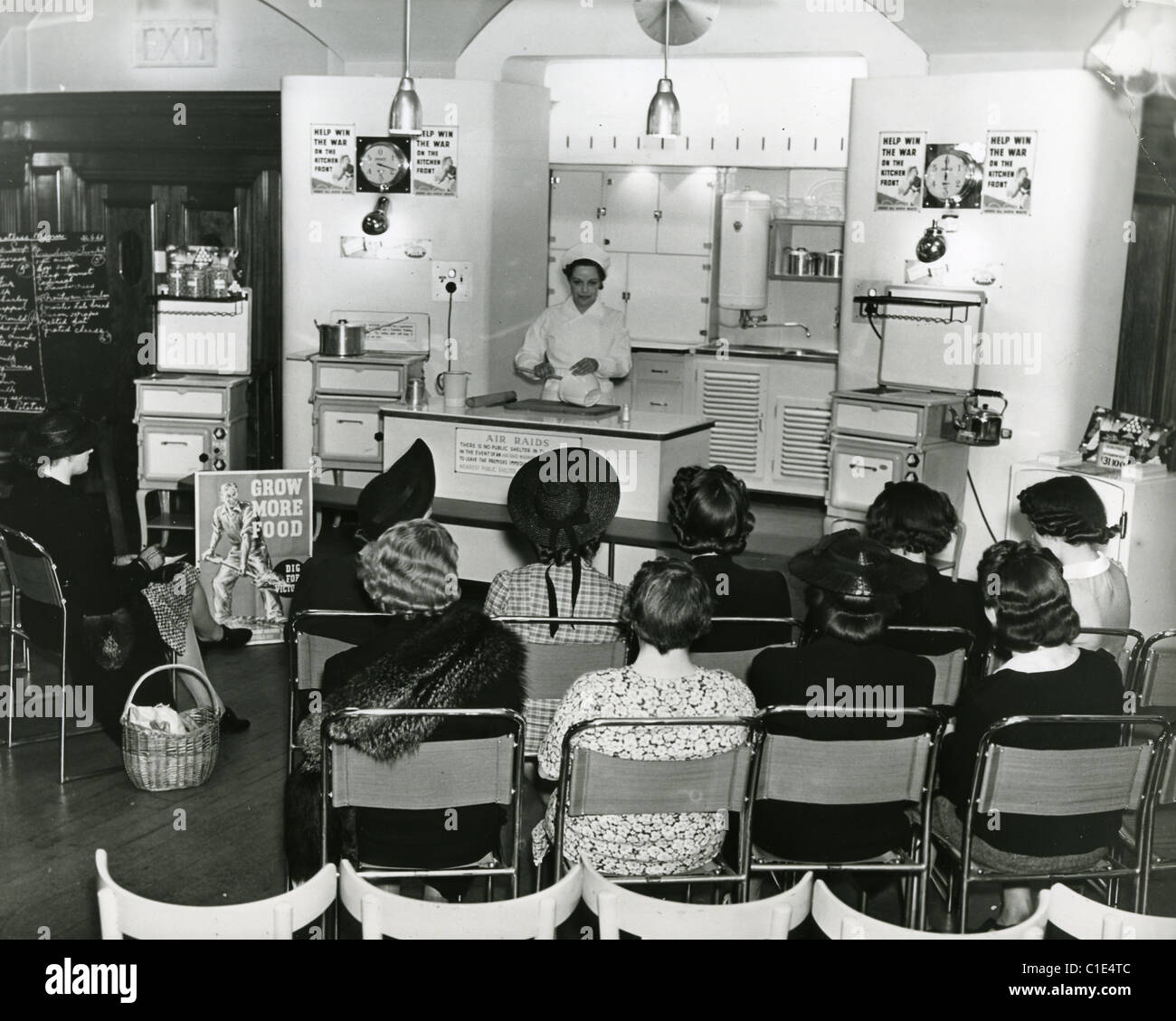 Manger sain avec des rations de guerre manifestation à Holborn, Londres, en 1940 Banque D'Images