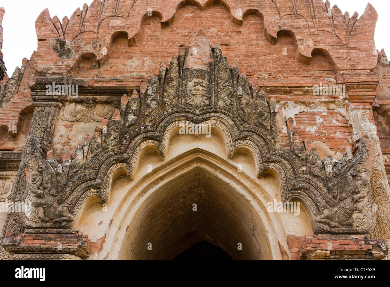 Détail de décoration en stuc sur Thabeik Hmauk temple, Bagan Birmanie Myanmar Banque D'Images