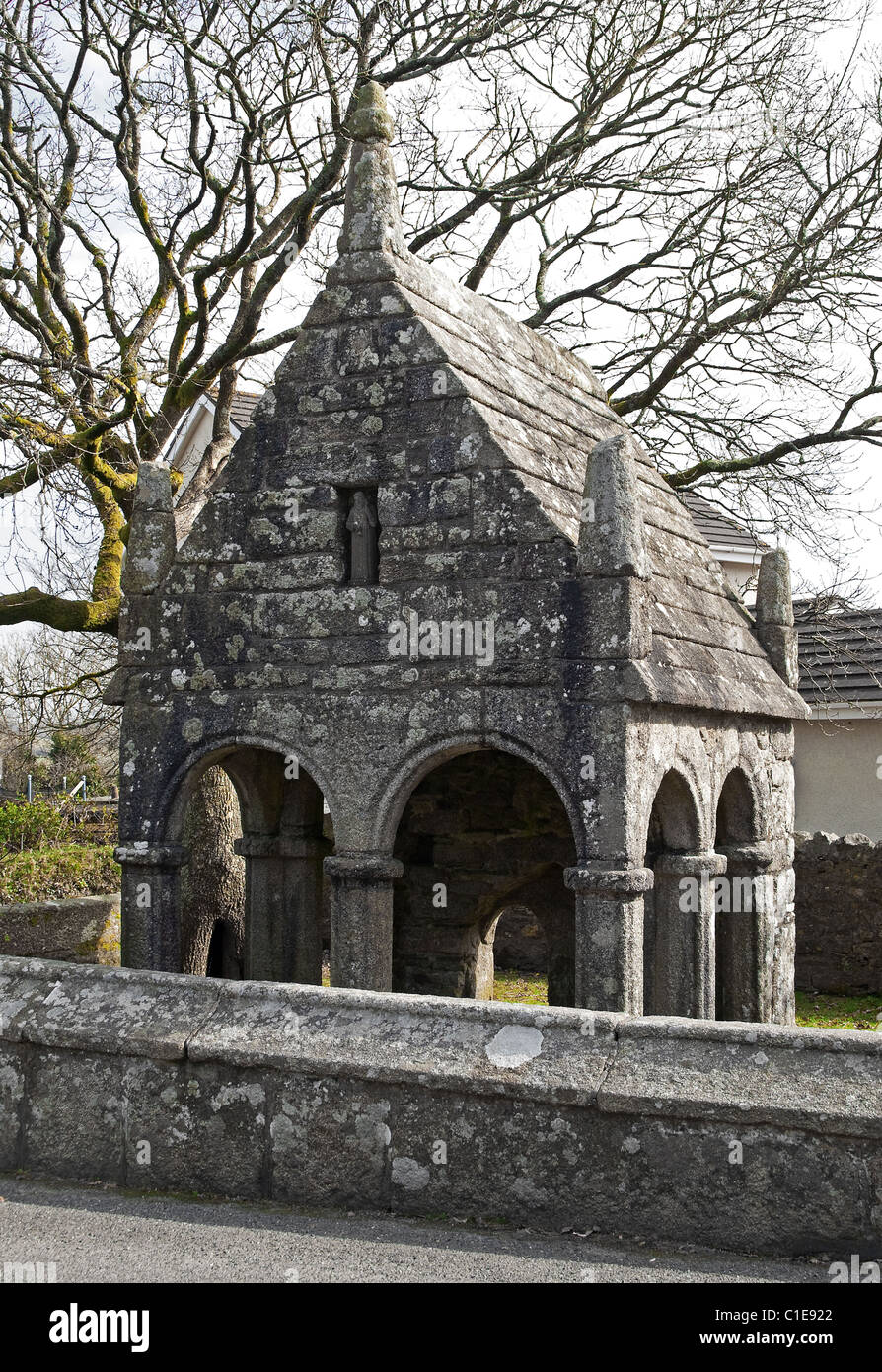 Le 15ème siècle saint celtique bien dans le village de St.Cleer sur Bodmin Moor, Cornwall, UK Banque D'Images