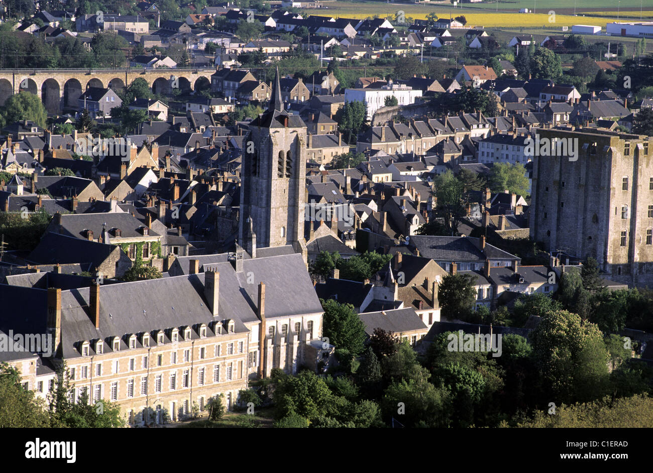 Beaugency aerial Banque de photographies et d’images à haute résolution