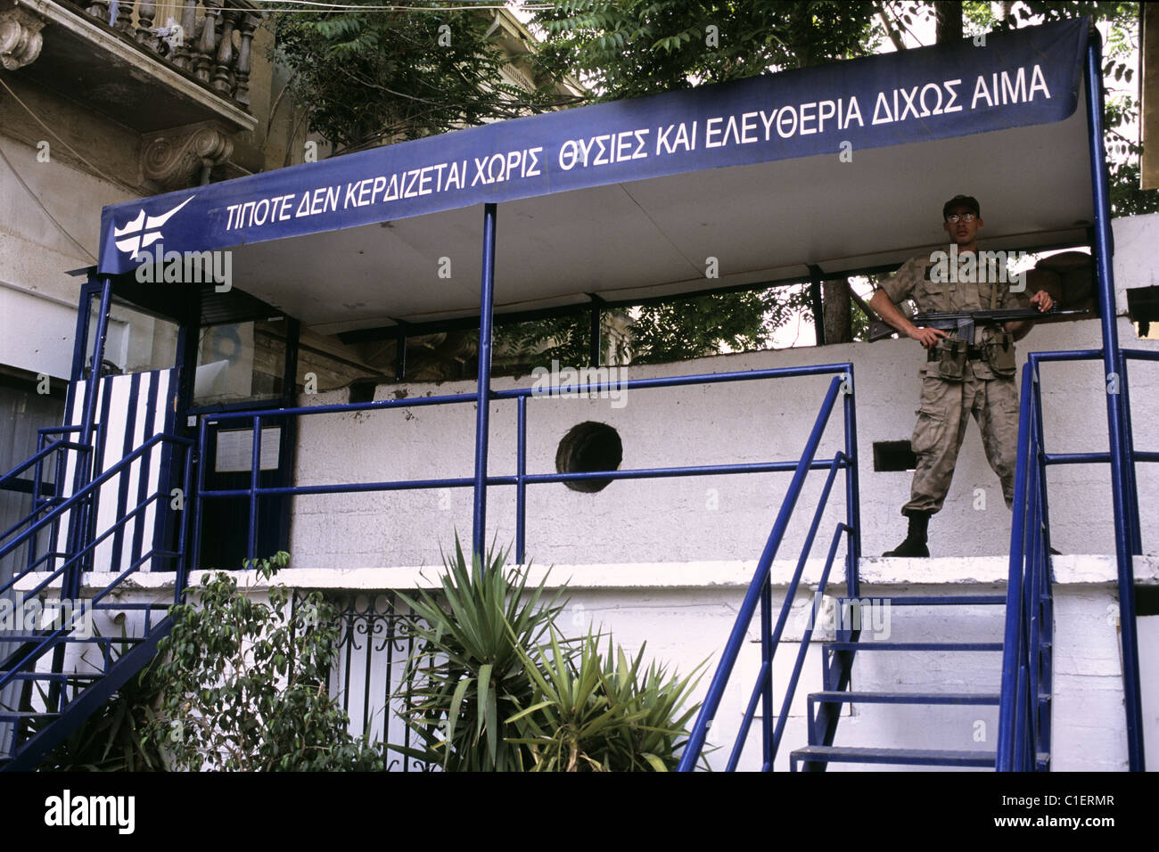 Chypre, Nicosie, un soldat sur la ligne verte Banque D'Images