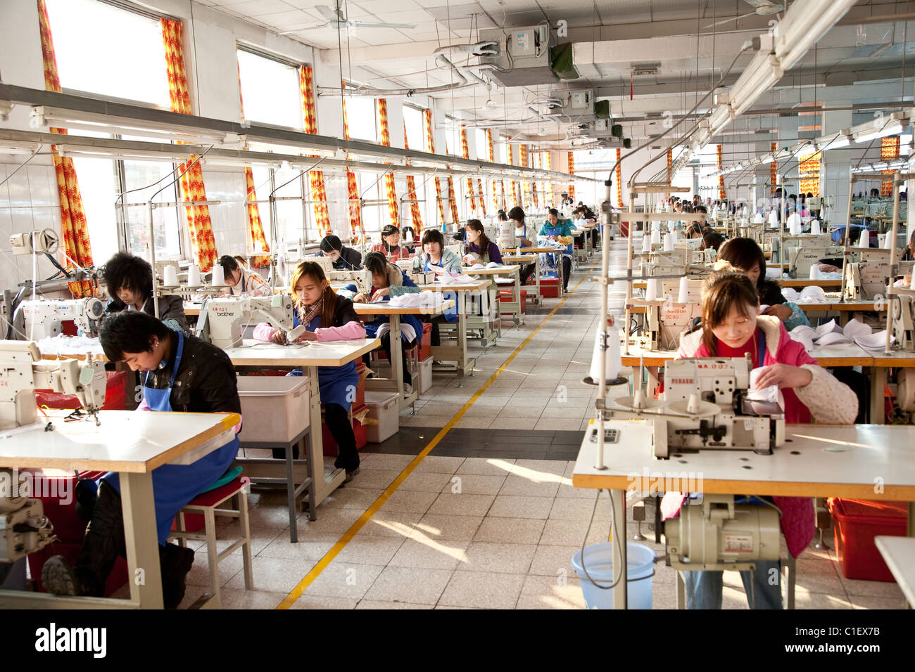 Chine usine de confection de la production des travailleurs Banque D'Images