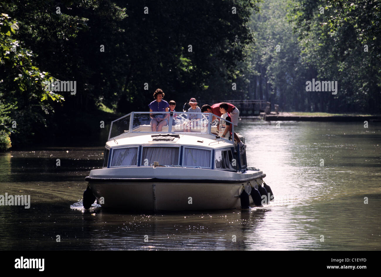 France, Aude, Canal du Midi, famille australienne, autour de Planque lock Banque D'Images