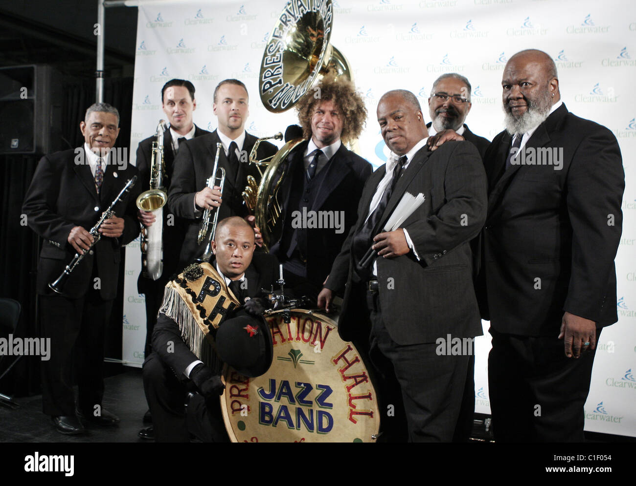 Preservation Hall Jazz Band avec Byron berline 'Le Concert' Clearwater de créer la prochaine génération de leaders en environnement Banque D'Images