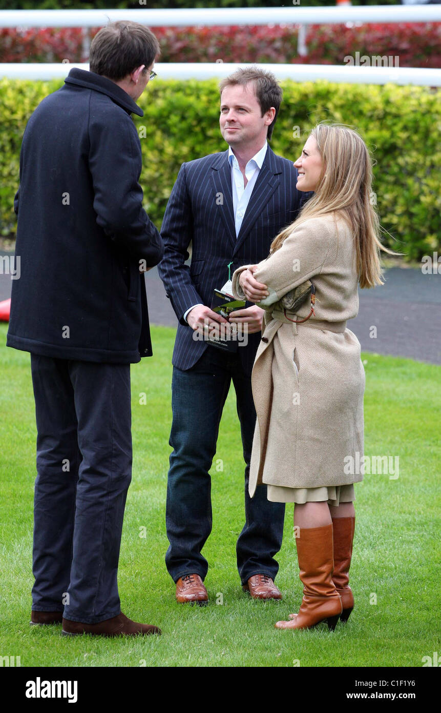 Declan Donnelly et amie Anne Thompson profiter d'une journée à l'Hippodrome de Kempton Park. Donnelly dominé sa Banque D'Images