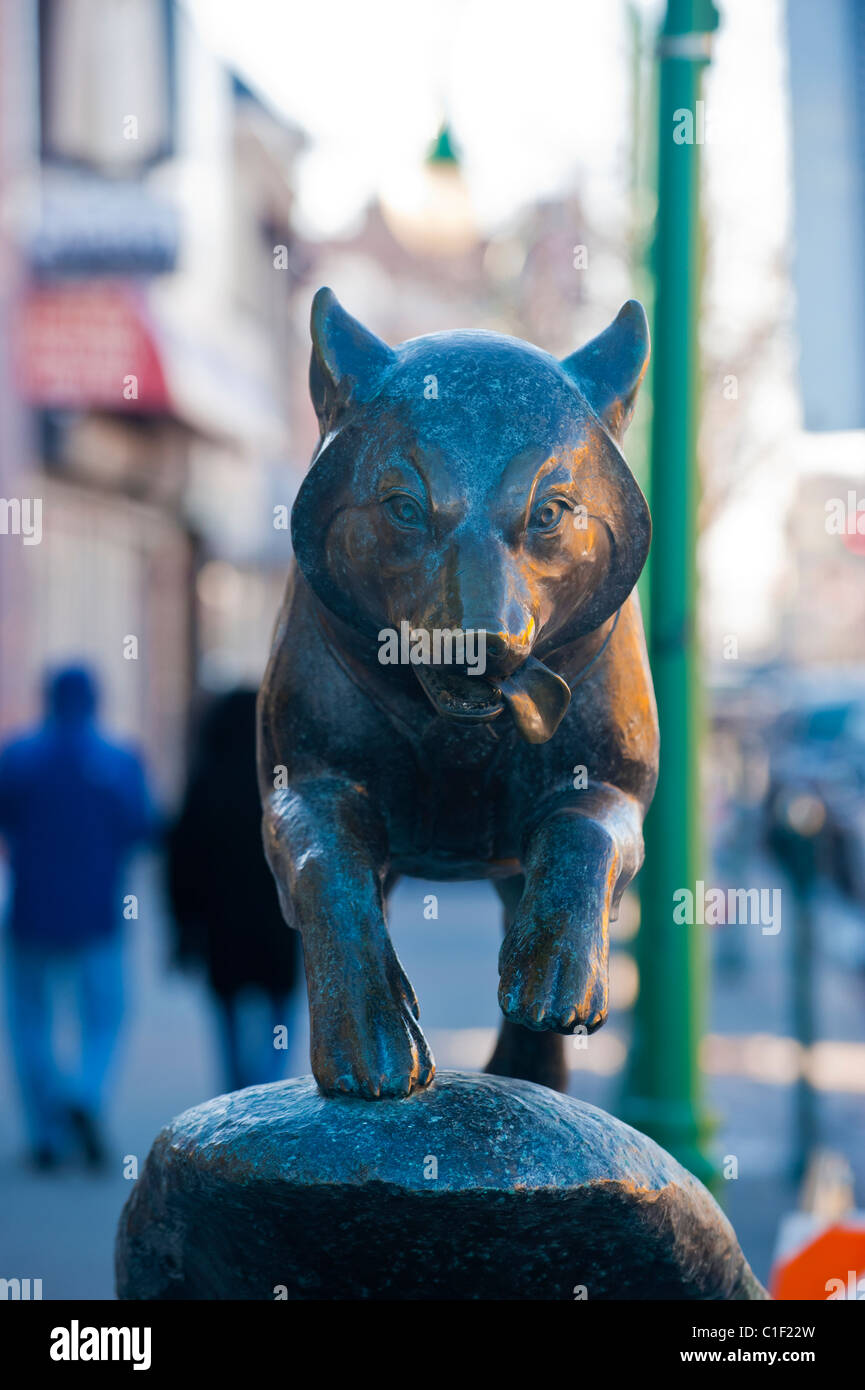 Une sculpture en bronze d'un chien de traîneau EST À LA LIGNE DE DÉPART DE LA CÉRÉMONIE DE DÉPART DE L'IDITAROD Banque D'Images